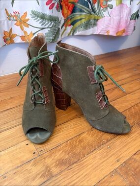 Seychelles Olive Suede Peep-Toe Lace-Up Ankle Booties